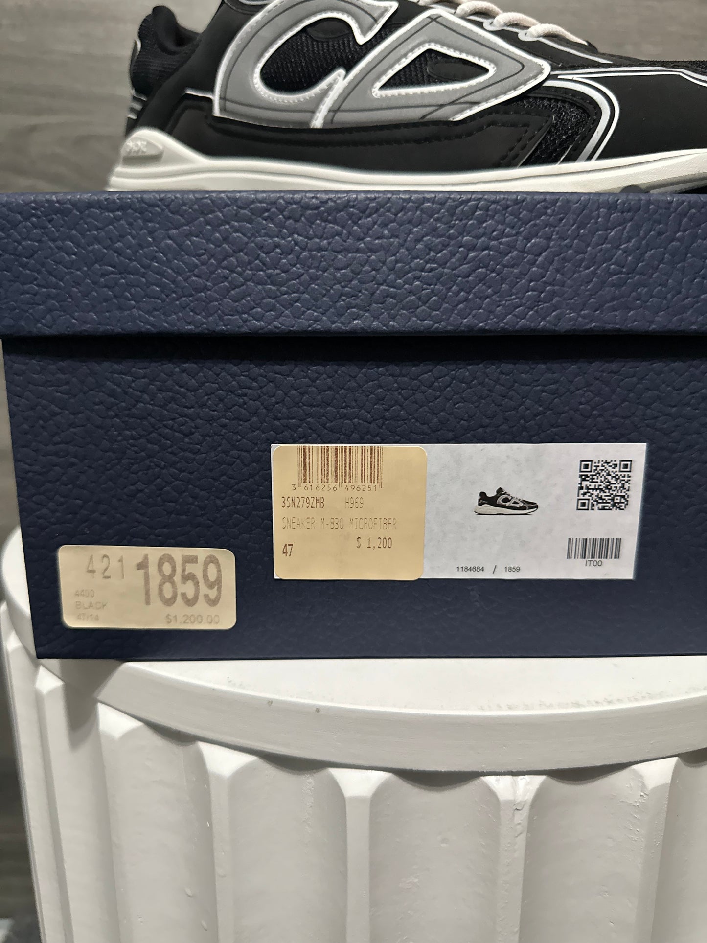 Dior B30 “Black/White”